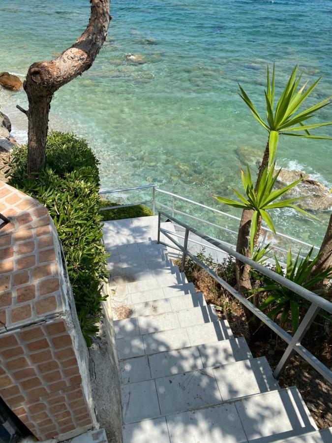 Beautiful House In Front Of The Sea Apartment Gazi Exterior photo