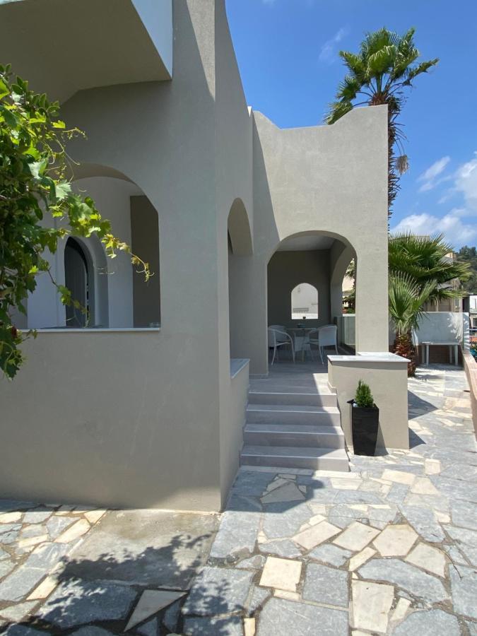 Beautiful House In Front Of The Sea Apartment Gazi Exterior photo